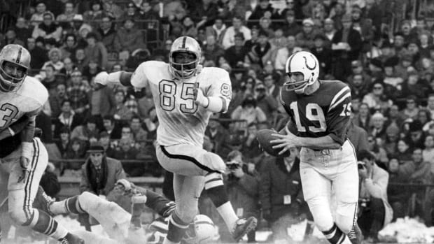 Baltimore Colts Johnny Unitas vs Oakland Raiders